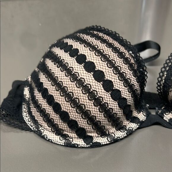 H&M Black and Cream Underwire Bra with Molded Cups - Picture 4 of 5